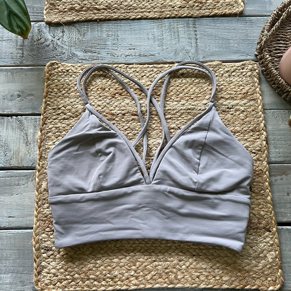 🤍 Lululemon Dusty Grey Sports Bra